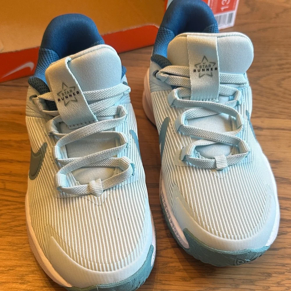 Nike Star Runner Kids 13c in Light Blue and Teal - Picture 4 of 5